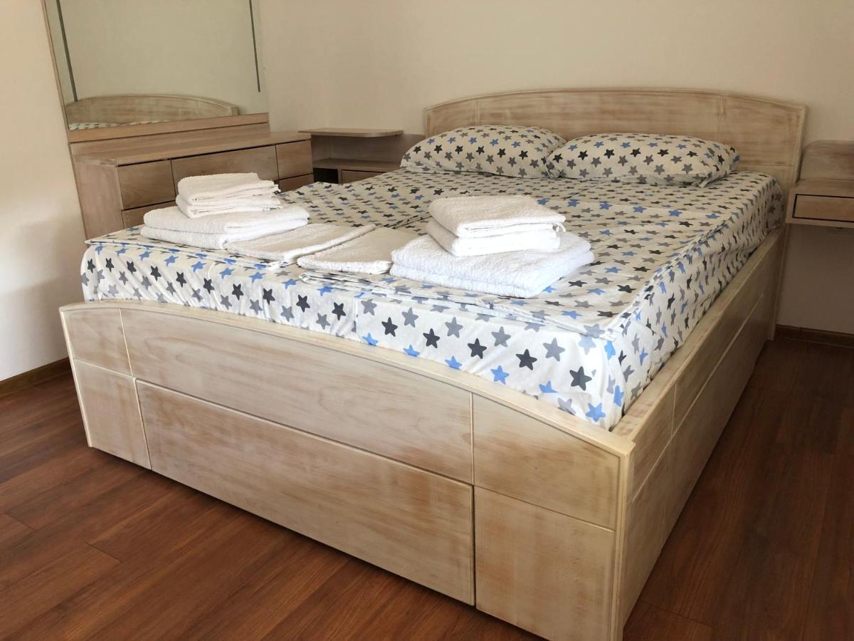 Sakota Family House Apartment Sremska Kamenica Bagian luar foto